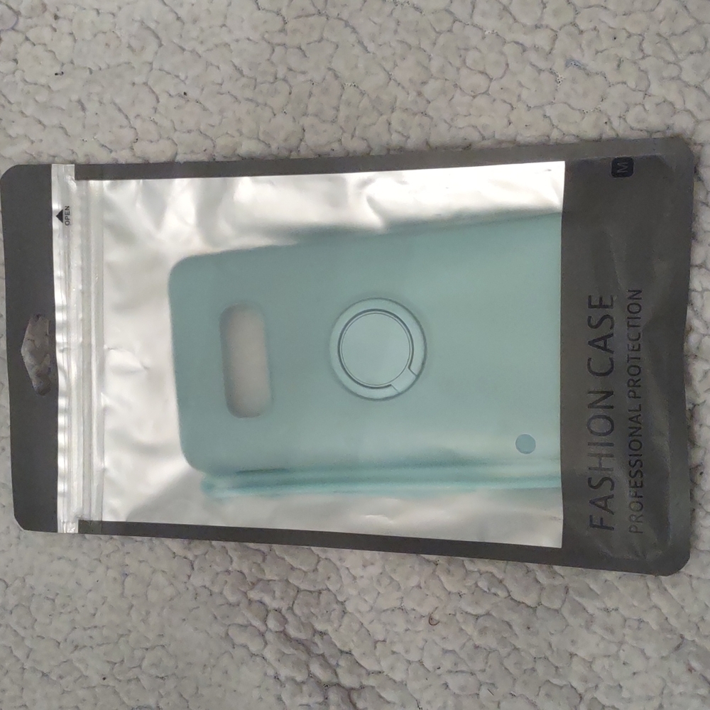 Samsung Galaxy S10 phone case with strap